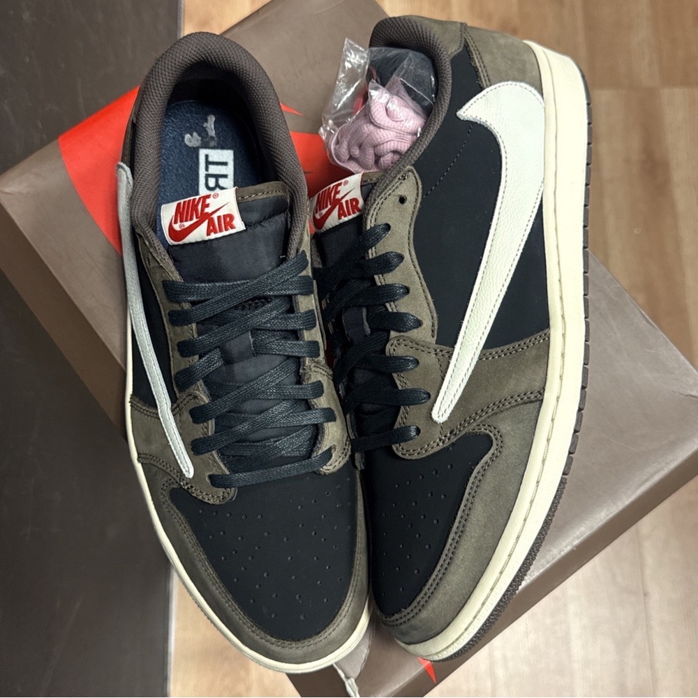 Air Jordan 1 Low OG - Travis Scott - Black/Dark Mocha/White - Picture 4 of 5